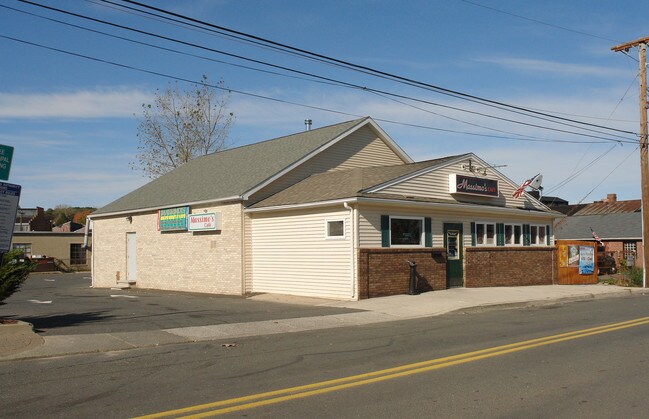 Plus de détails pour 15 N Liberty St, Southington, CT - Commerce de détail à louer