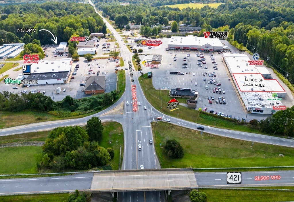 916-946 S State St, Yadkinville, NC à louer Photo du bâtiment- Image 1 de 5