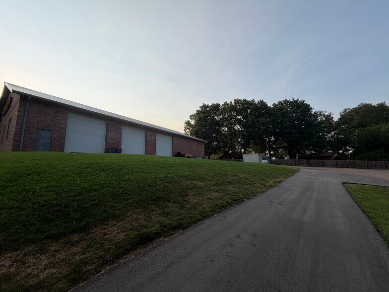 15505 E US Highway 24, Independence, MO à vendre - Photo du bâtiment - Image 2 de 21
