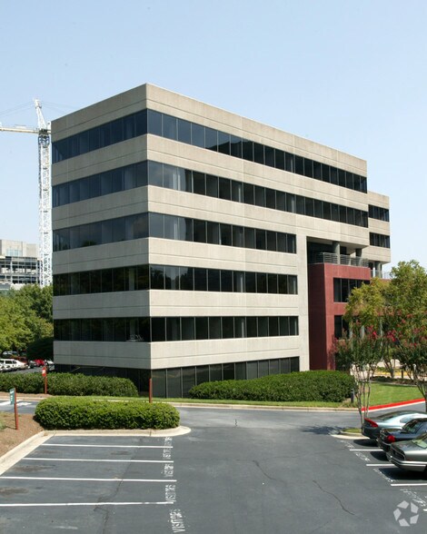 1100 Johnson Ferry Rd, Atlanta, GA à louer - Photo du bâtiment - Image 2 de 8