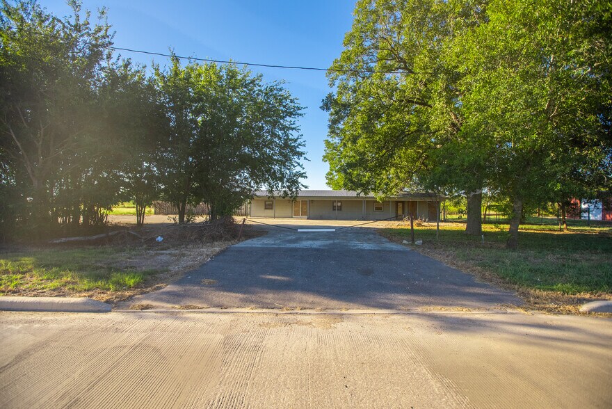 637 Strempel St, Seguin, TX à vendre - Photo du bâtiment - Image 3 de 8