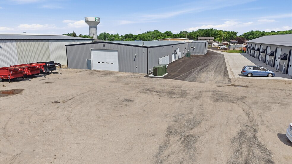 320 8th St W, West Fargo, ND à louer - Photo du bâtiment - Image 1 de 6