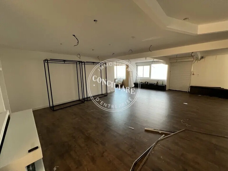 Retail in Portet-sur-Garonne for lease - Interior Photo - Image 3 of 6