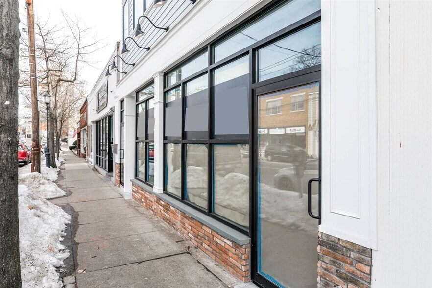 166 Main St, Port Washington, NY à louer - Photo principale - Image 1 de 18