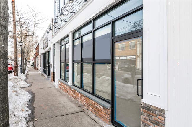 Plus de détails pour 166 Main St, Port Washington, NY - Bureau/Commerce de détail à louer