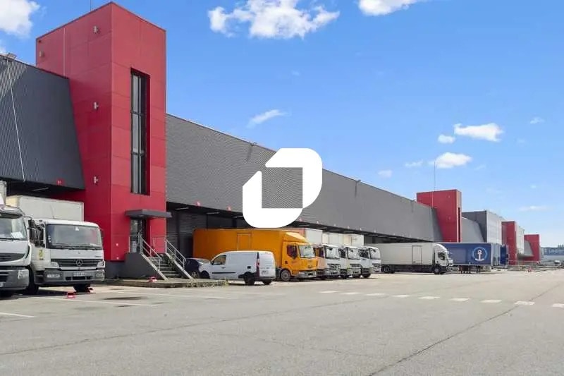 Industrial in Le Blanc-Mesnil for lease - Building Photo - Image 1 of 14