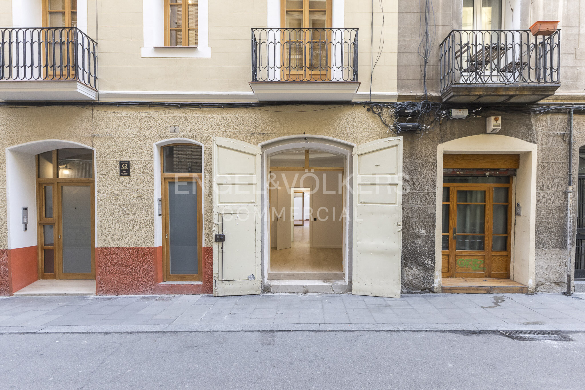 Retail in Barcelona, Barcelona for lease Building Photo- Image 1 of 4
