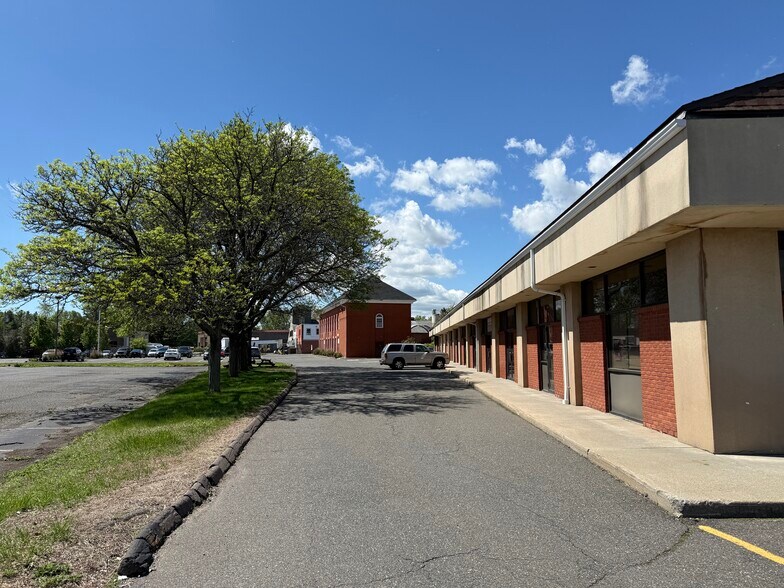 97-101 South St, West Hartford, CT à louer - Photo du bâtiment - Image 2 de 3