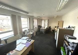 High St, Crigglestone for lease Interior Photo- Image 2 of 4