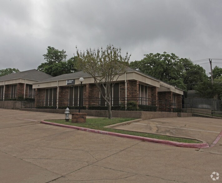 5624 SW Green Oaks Blvd, Arlington, TX à vendre - Photo principale - Image 1 de 2