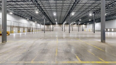 41-43 Runway Rd, Levittown, PA à louer Photo intérieure- Image 2 de 5