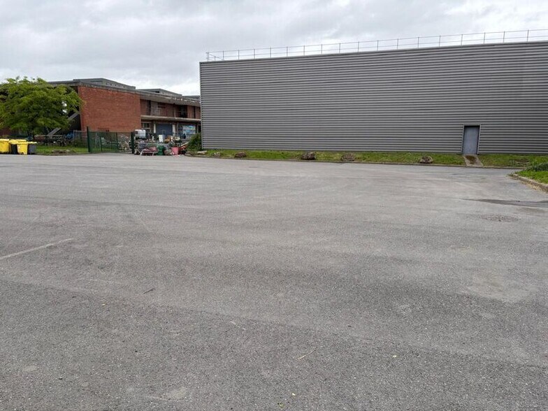 Flex dans Alfortville à louer - Photo du bâtiment - Image 3 de 16
