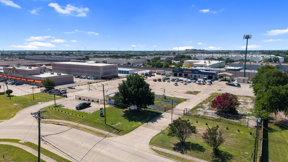 3104 S Rigsbee Dr, Plano, TX à louer - Photo du bâtiment - Image 3 de 25