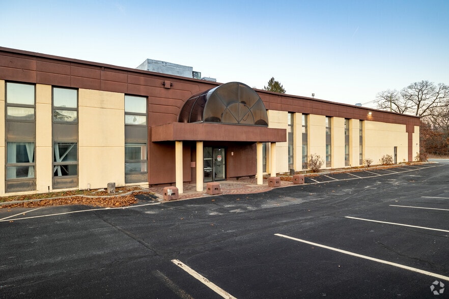 3680 Route 112, Coram, NY for lease - Building Photo - Image 3 of 5