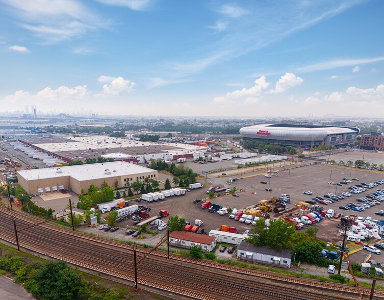 Large-Scale Development Portfolio portfolio of 6 properties for sale on LoopNet.ca - Building Photo - Image 1 of 7