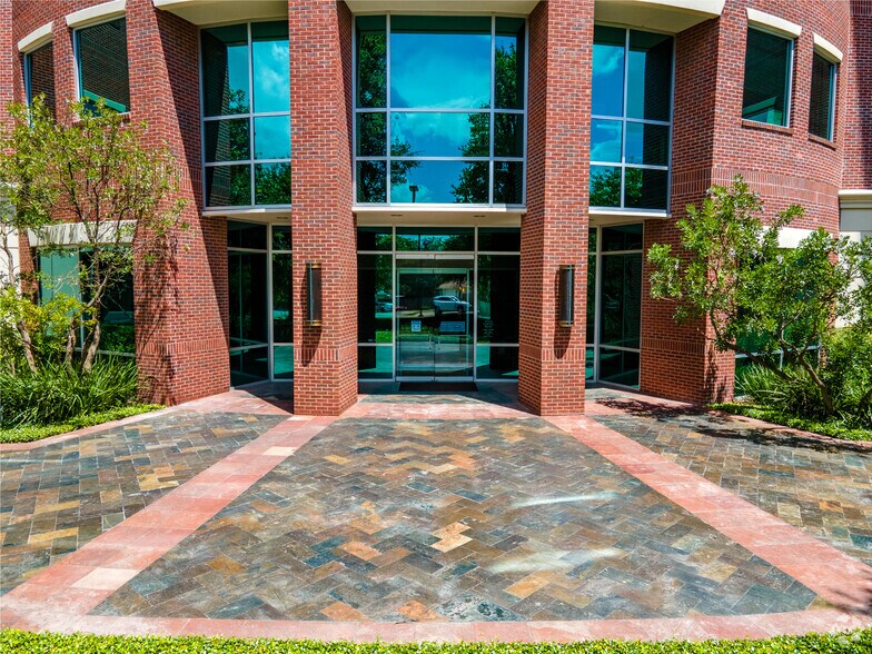 7373 N Broadway St, San Antonio, TX à louer - Photo du bâtiment - Image 3 de 8