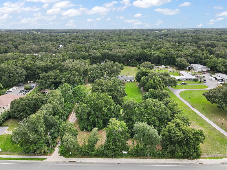 635 CR 466A, Fruitland Park, FL à vendre - Photo du bâtiment - Image 2 de 26