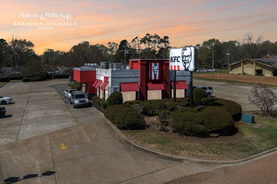 24 Sgt Prentiss Dr, Natchez, MS à vendre - Photo du bâtiment - Image 2 de 8