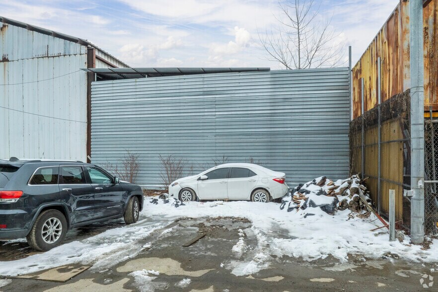 995 E 49th St, Brooklyn, NY à vendre - Photo du bâtiment - Image 3 de 6