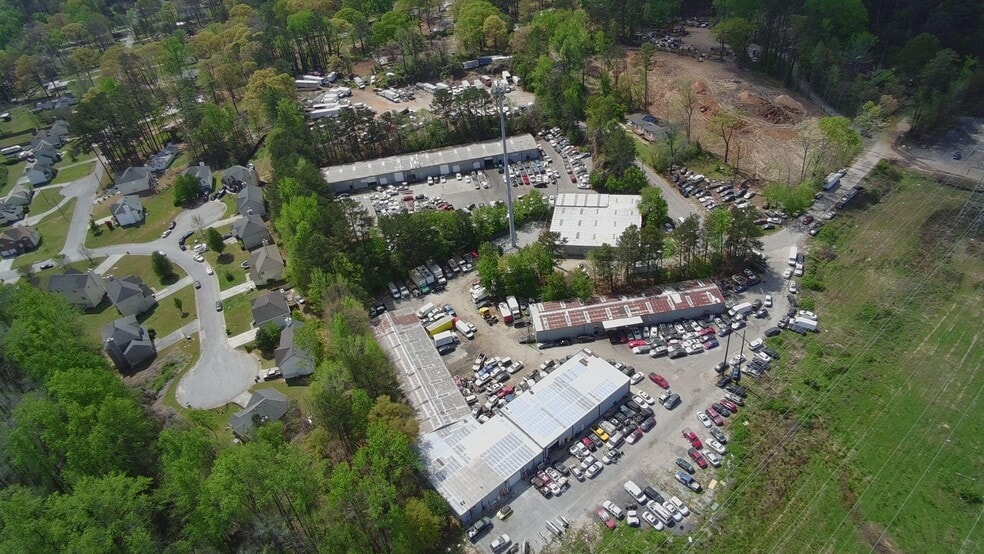 Pinegrove portfolio of 6 properties for sale on LoopNet.ca - Building Photo - Image 2 of 8