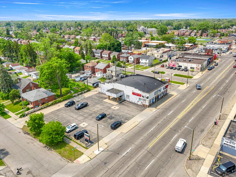 13403 W 7 Mile Rd, Detroit, MI à louer - Photo du bâtiment - Image 2 de 42
