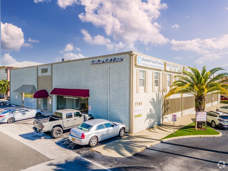 2501 E Commercial Blvd, Fort Lauderdale, FL à louer - Photo du bâtiment - Image 1 de 10