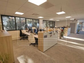 240 Rue Pierre Simon Laplace, Aix-en-Provence à louer Photo du bâtiment- Image 1 de 11