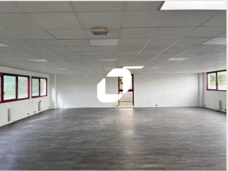 Flex in Le Blanc-Mesnil for lease - Interior Photo - Image 3 of 6