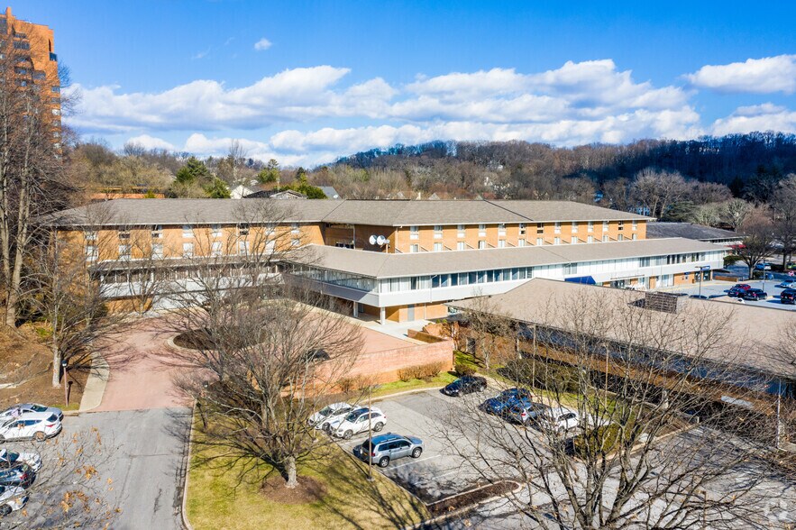 5100 Falls. Rd, Baltimore, MD à vendre - Photo principale - Image 2 de 5