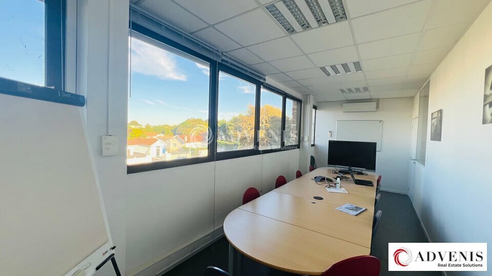 Office in Mérignac for sale - Interior Photo - Image 2 of 11