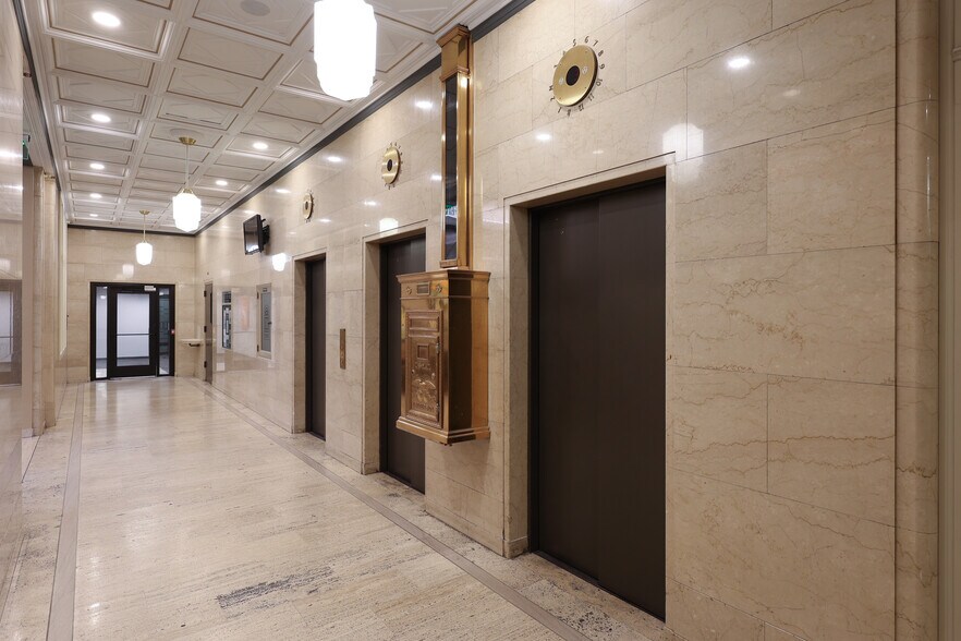 77 Monroe Center St NW, Grand Rapids, MI à louer - Hall d’entrée - Image 2 de 13