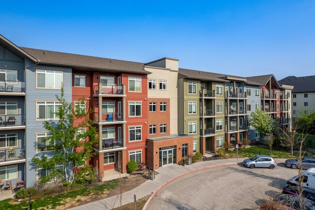 Plus de détails pour 104 Mackenzie Way SW, Airdrie, AB - Commerce de détail à louer