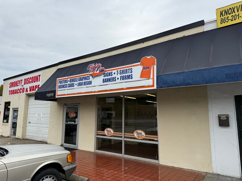 4662-4666 Old Broadway St, Knoxville, TN à louer - Photo du bâtiment - Image 2 de 4