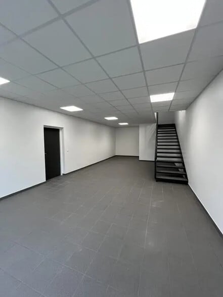 Industrial in Gennevilliers for lease - Building Photo - Image 3 of 26