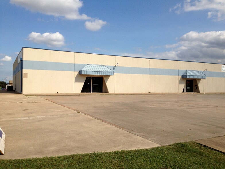 1801 Susan Dr, Arlington, TX for lease - Building Photo - Image 3 of 15