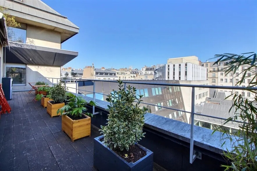 32 Rue De Paradis, Paris à louer - Photo du bâtiment - Image 2 de 10