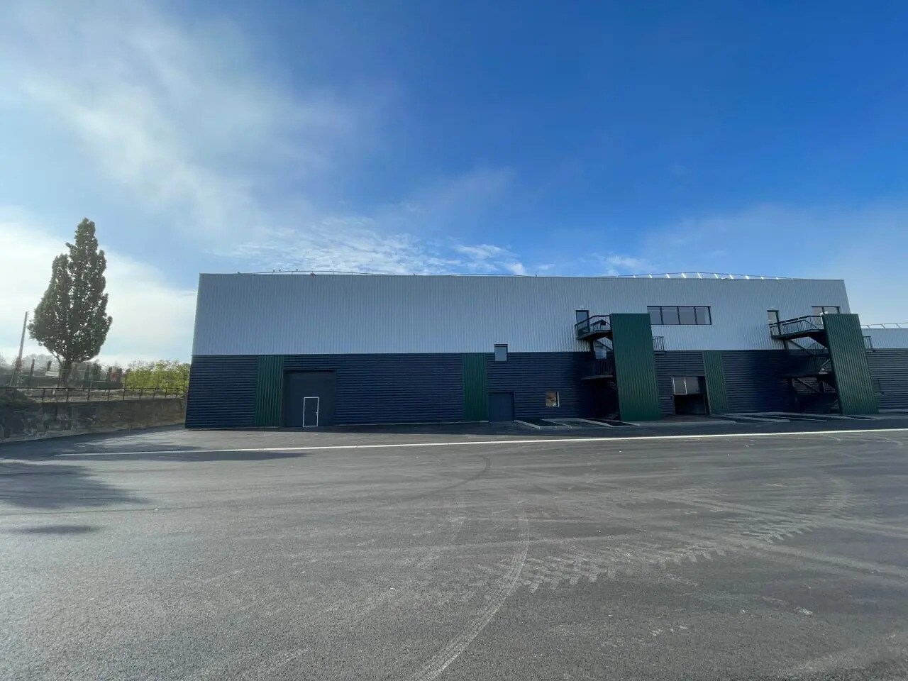 Flex in Petit-Couronne for lease Building Photo- Image 1 of 20