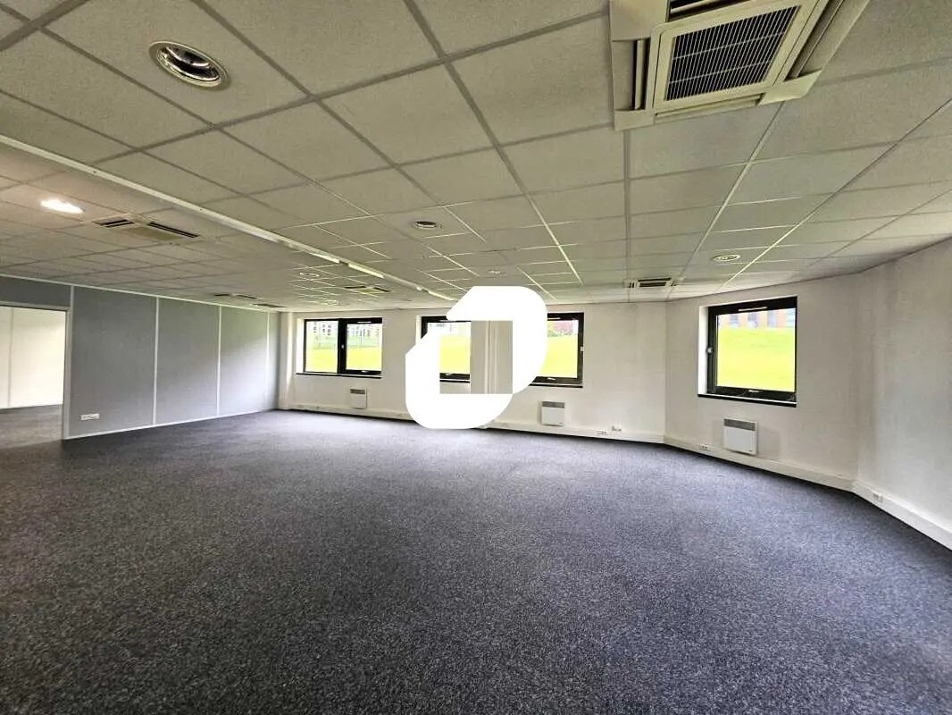 Office in Limonest for lease Interior Photo- Image 1 of 10