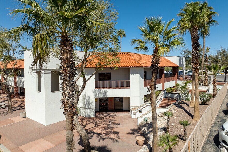 2055 W Hospital Dr, Tucson, AZ à louer - Photo du bâtiment - Image 3 de 13