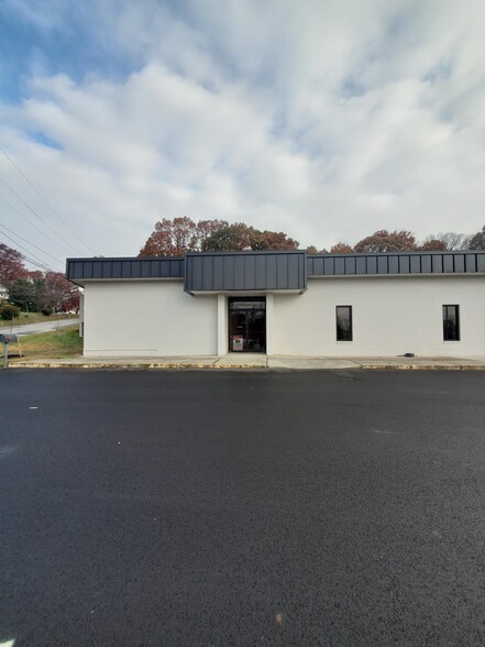 3361 Melrose Ave NW, Roanoke, VA for lease - Building Photo - Image 1 of 8