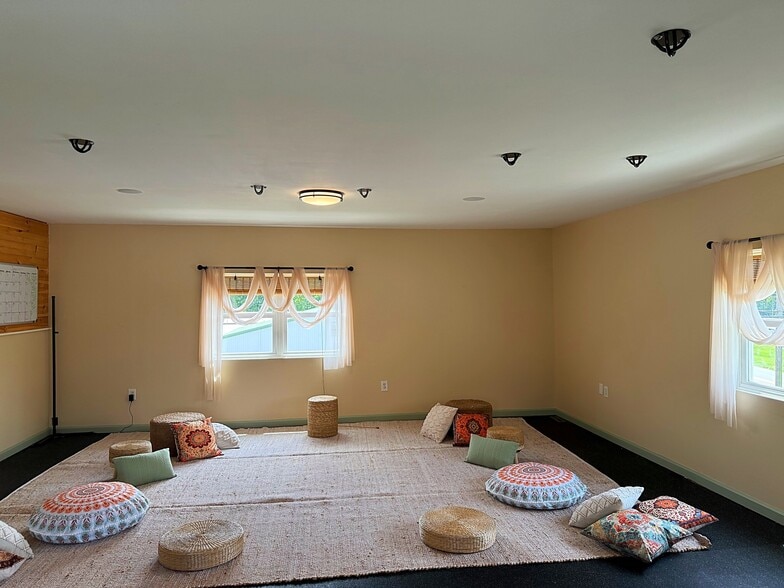 701 N Mountain Rd, Harrisburg, PA for lease - Interior Photo - Image 2 of 4