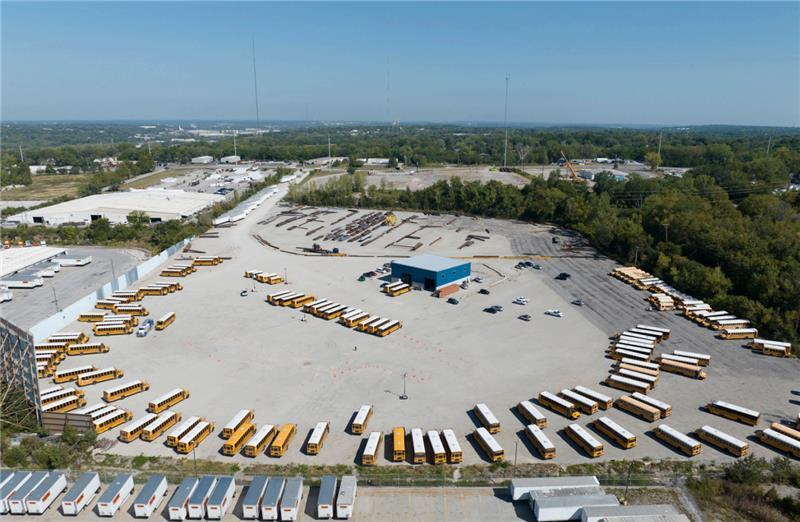 8701 E Us Highway 40, Kansas City, MO for lease Primary Photo- Image 1 of 2