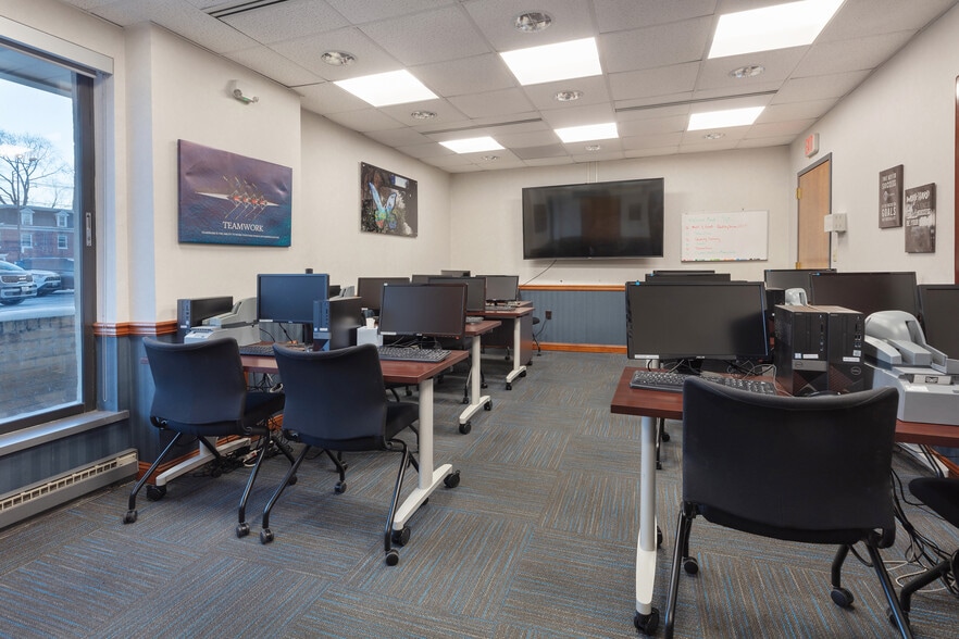 480 & 498 N. POTOMAC STREET | HAGERSTOWN portefeuille de 2 propriétés à vendre sur LoopNet.ca - Photo intérieure - Image 2 de 26