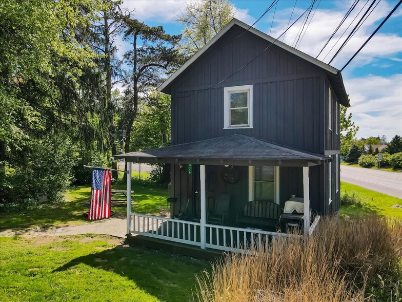 5119 Pocono Crest Rd, Pocono Pines, PA for sale - Building Photo - Image 3 of 5