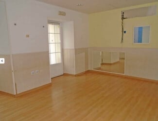 Plus de détails pour Multi-résidentiel à vendre