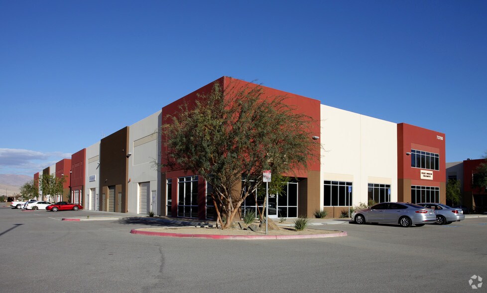 73700 Dinah Shore Dr, Palm Desert, CA à vendre - Photo principale - Image 2 de 16