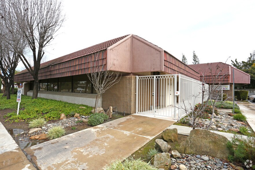 5646 N Palm Ave, Fresno, CA à louer - Photo du bâtiment - Image 2 de 9