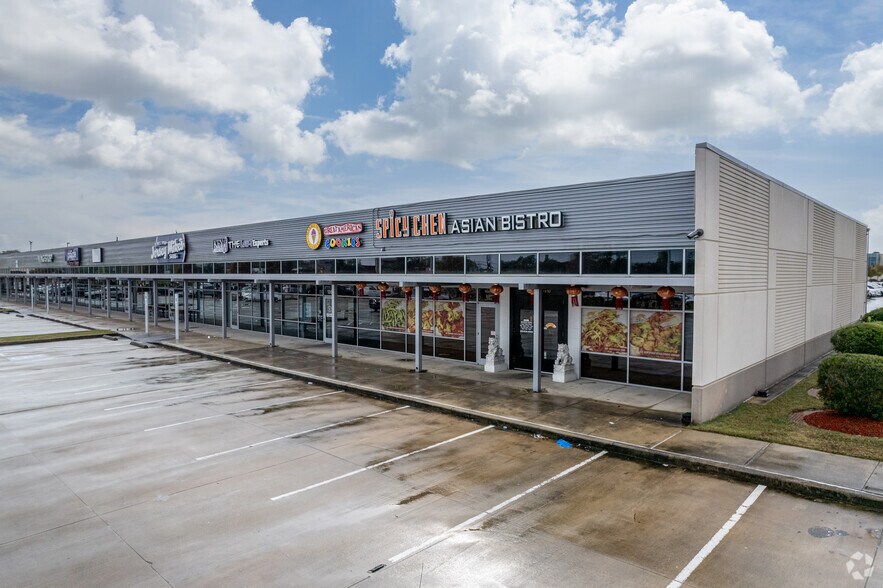 7740 Spencer Hwy, Pasadena, TX à louer - Photo du bâtiment - Image 2 de 4