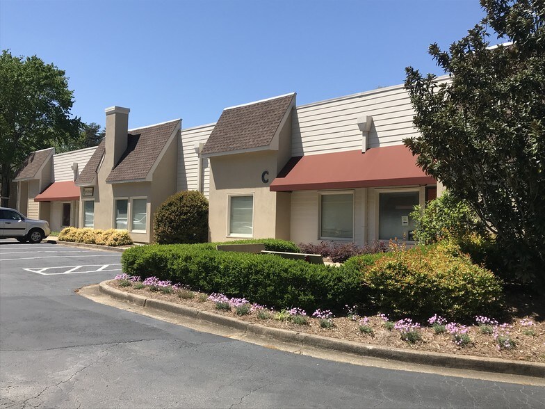 1000 Johnson Ferry Rd, Marietta, GA à louer - Autre - Image 2 de 7