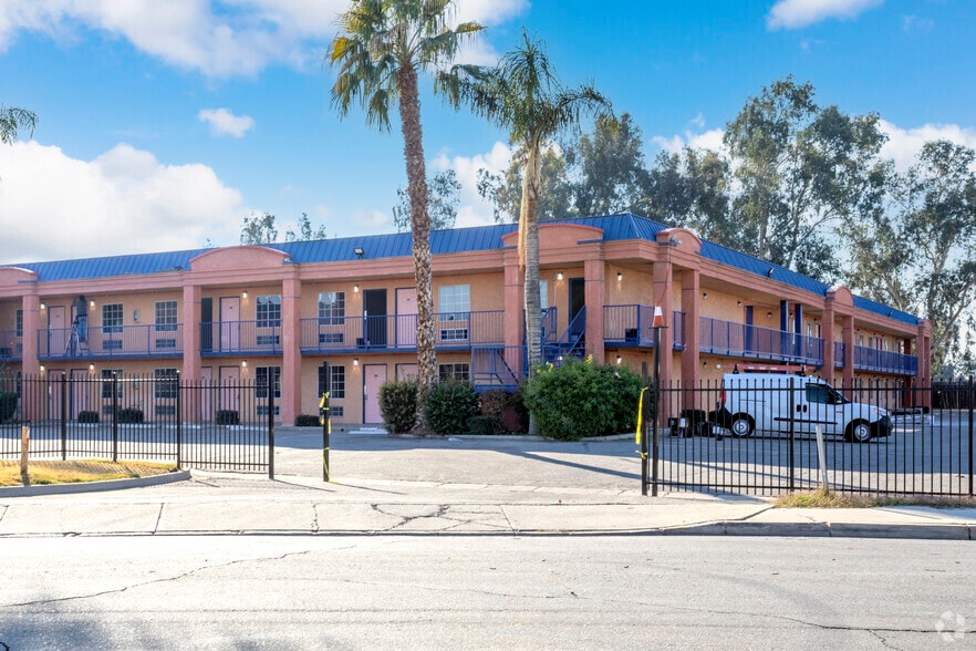2700 White Ln, Bakersfield, CA for sale - Building Photo - Image 3 of 81